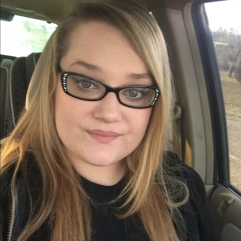 Meet your Posher, Cayla